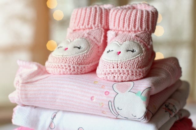 How to Pack Baby Clothes for Travel?