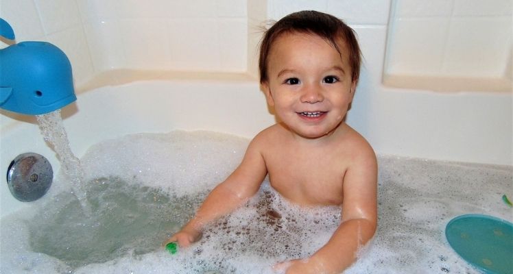 Must-Have Bath Time Essentials for Your Baby