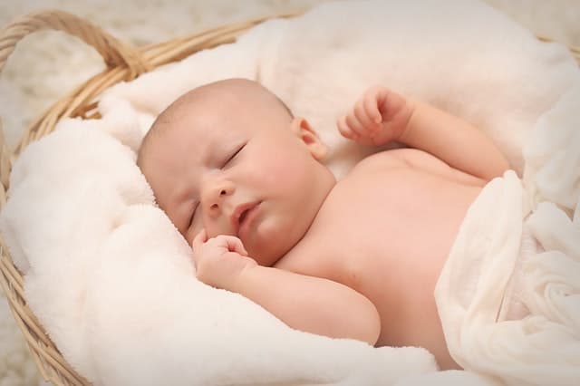 What is the Best Sleeping Position for the Baby after Feeding?